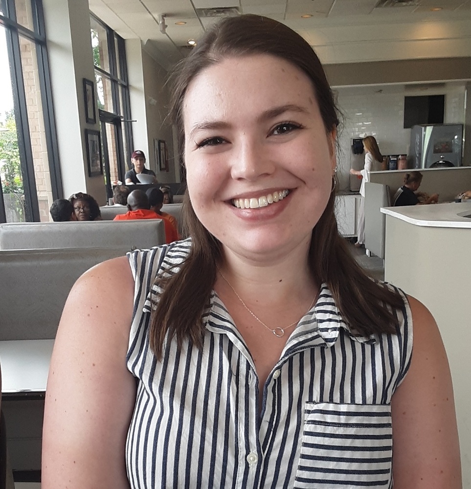Meet your Posher, Lara